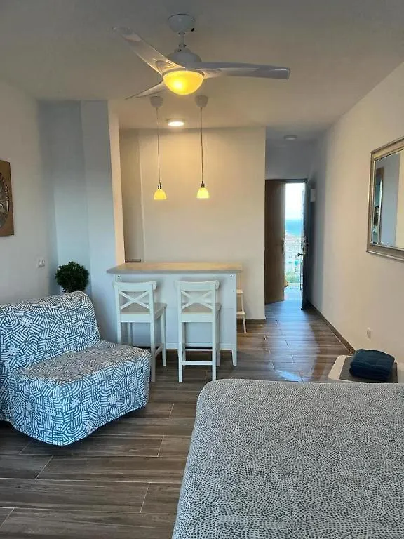 Lovely Apartment In Τορρεμολίνος
